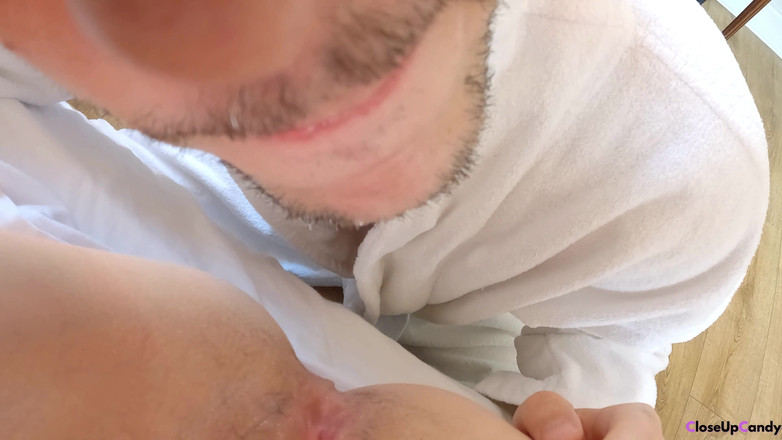CloseUpCandy: Lízání sladké neoholené kundičky až do mokrého orgasmu - extrémní zblízka...