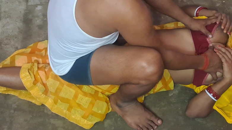 Trilokinath: La tía telugu primera vez