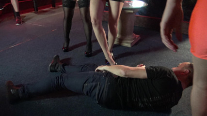 Femdom Austria: Disco kick-pig!