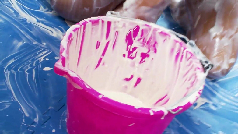 Radical Threesome: Chicas morenas en un trío mojado y desordenado