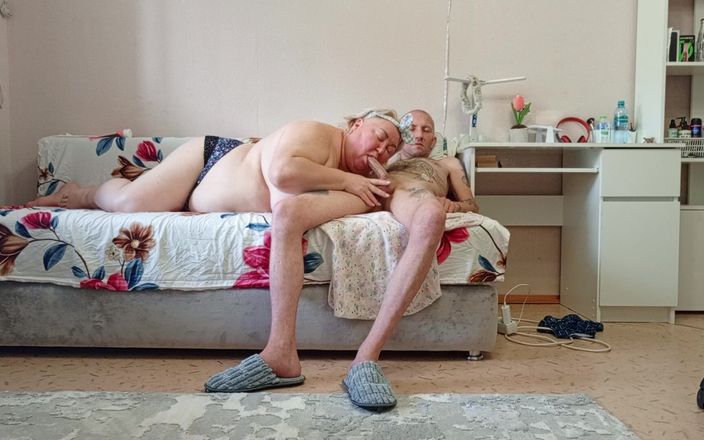 Zona901: Üvey anne yarak emiyor ve yüzüne ateşli bir şekilde boşalıyor