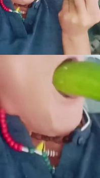 Ung pojke, från så mycket insättning och borttagning, kommer analskum ut och han äter det