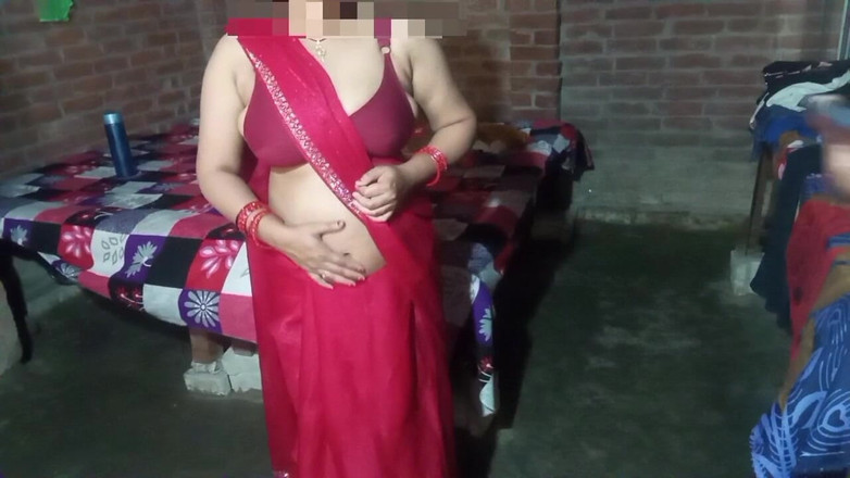 Manjushukla: Laal Sari Me Bhabhi Ji는 매우 뜨겁고 섹시해 보입니다.