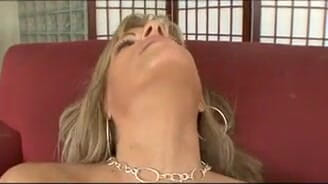 Hot Girlz: Due MILFS mature fanno sesso lesbico