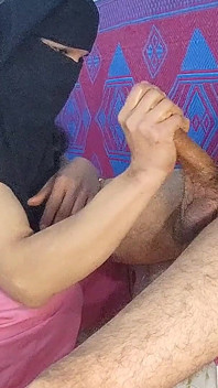 Abang tiri India Awara mengongkek adik tiri dalam gaya cowgirl selepas melancap cantik pada kamera web langsung