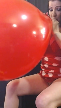 17'Wielki czerwony balon wysadł