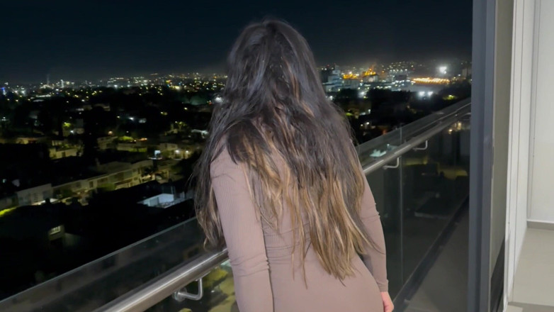 VeritoAguas: O vecină mexicană își fute fratele vitreg pe balconul apartamentului până...