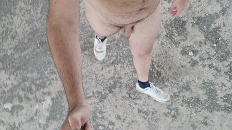 Mirko2589: Completamente desnudo en un edificio abandonado