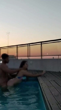 Sborrando molto in piscina al tramonto - Avventure accounter