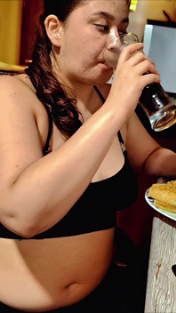 Nicole má náplň do burger belly