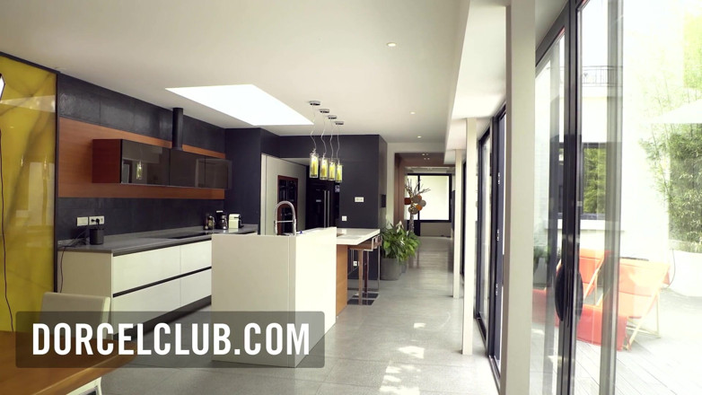Dorcel Club: Cara and Lucy, the 2 luxury offer themselves to 4 men