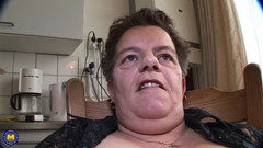 Mature NL: This Big Housewife Does Herself in the Kitchen