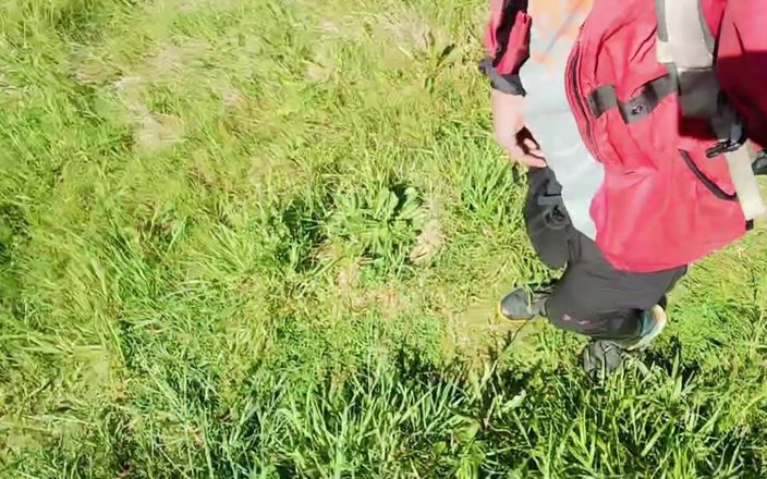 Sexi boy skinny nice: Un mec sexy sur la plage se défriche un peu