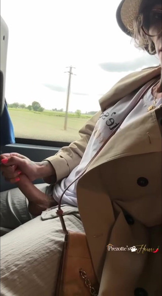 Prezottes_House: Jaký výstřik, lol Sabrina dává dobrý výstřik uvnitř autobusu, zatímco...