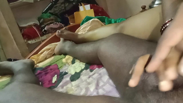 Tamil Anti Uma: 如果我的继妹来到我家抓住我的鸡巴让我感觉