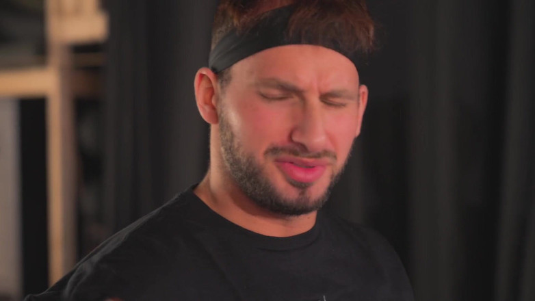 Cosplayground: Megan Mistakes implora para que seu instrutor de karatê a...