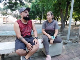 Jennifer and Markus: 公園でクラスメートに会い、彼女を家に招待します-スペイン語のポルノ