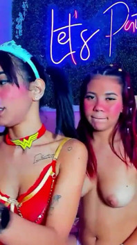 Sesi deepthroat miang dengan tiga jalang yang cantik