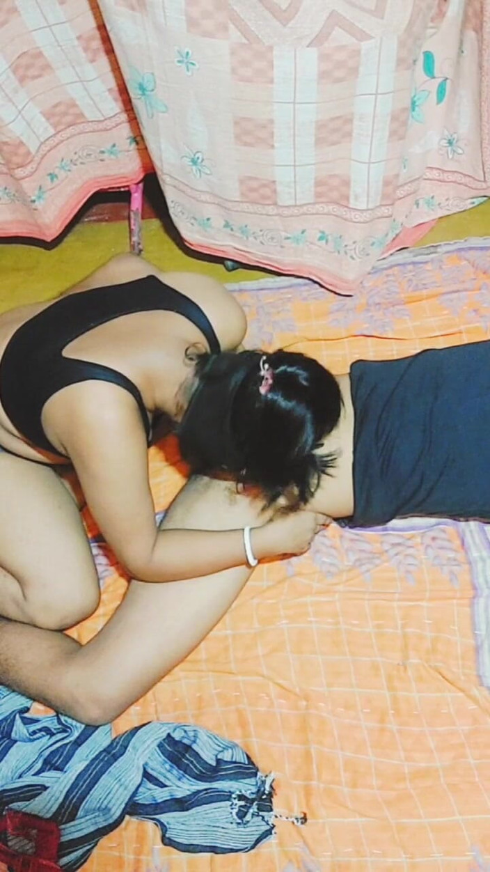 TSqueen: Clase de yoga sexy con entrenador personal en casa