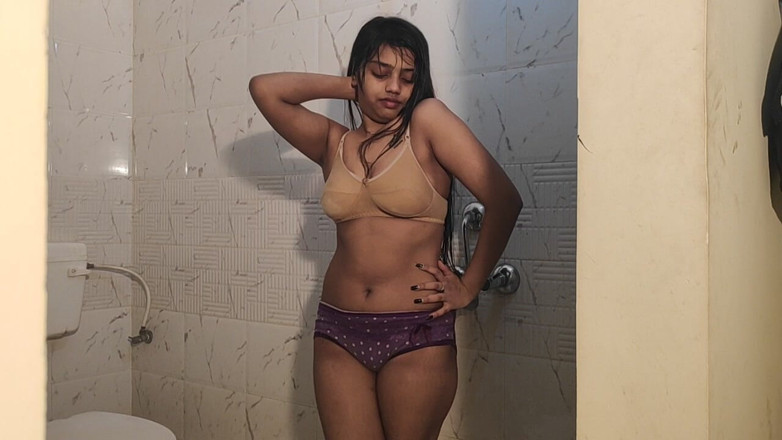 Alia Advani: Indian Adult Model Alia Advani Steamy Shower Show