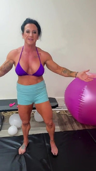 Balon wyskakuje bogini Kandy