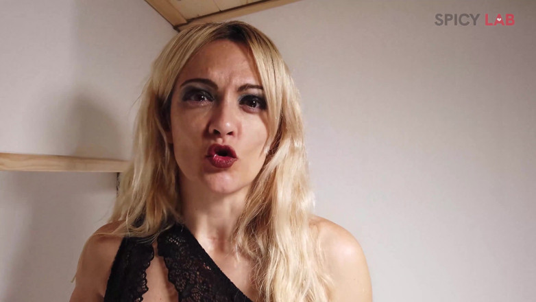 Spicy Lab Production: Anal suka, deptanie ballbusting uległość i rogacz z gorącą mamuśką...