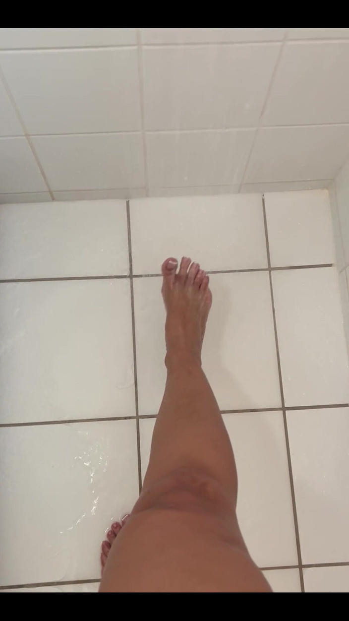 KiffaFeet: L’heure de la douche