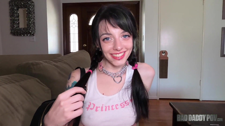 BadStepFamilyPov: Kitty kam figa rosa stretta