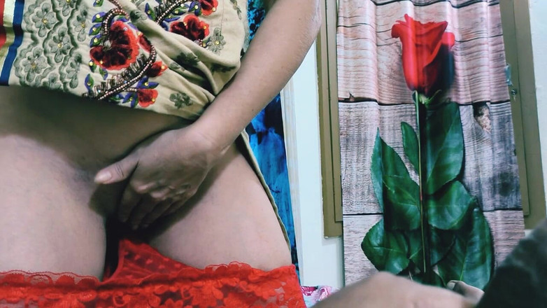 Bolly Karma: Kluci ji rádi sledují