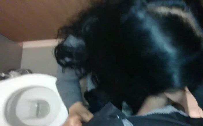 Toilet Mommy: Co dělají páry, v koupelně!