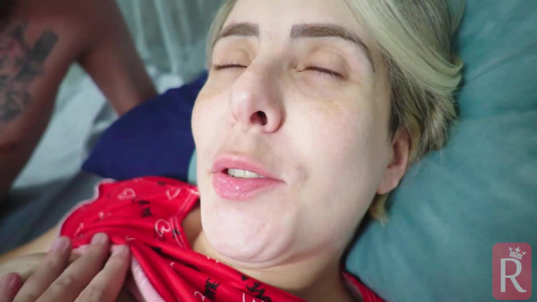 Redqueen films: Soțul meu a luat un prieten ca să mă facă...
