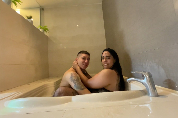 Monozion: Real Video Casero De Pareja Colombiana En La Tina