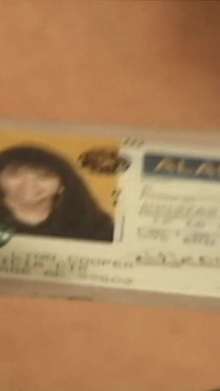 Gagica asiatică sexy se expune în aer liber