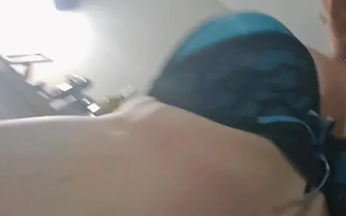 Sofy13: Hraji si se svou mokrou zralou milf kundičkou