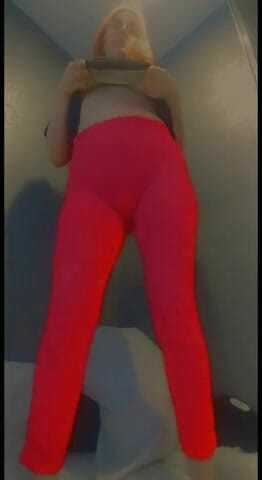 Lolafuccbunny: Lolafuccbunny è provocante in leggings rosa caldi