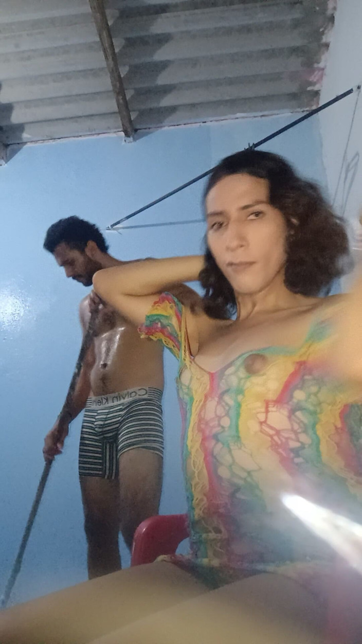 Femboy from Colombia: 我要给这个房间刷漆了