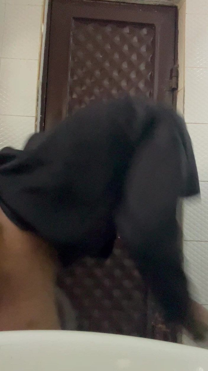 Dickpresido: Prima ejaculare din aprilie
