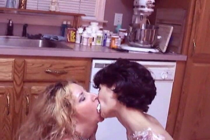 Radical Lesbian: Брудне фетиш порно з домогосподарками