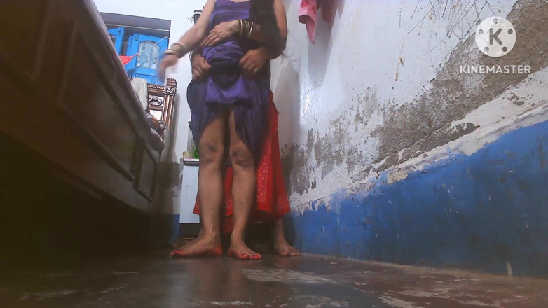 Aakritik346: Vidéo de sexe d’une prof étrangère sexy et d’une étudiante