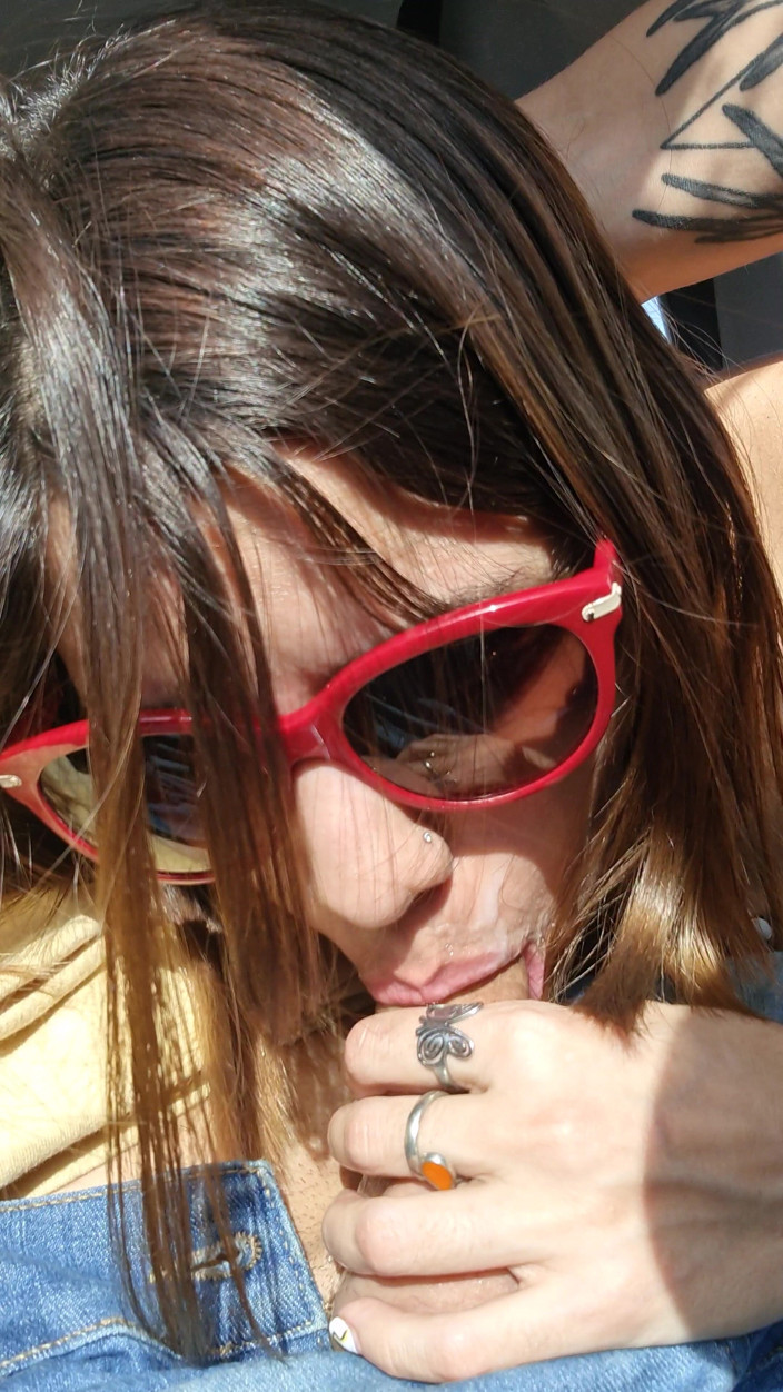 Sara Latina: Gli succhio il cazzo mentre guido
