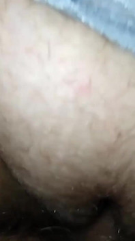 玩弄穿着内裤的湿润阴户