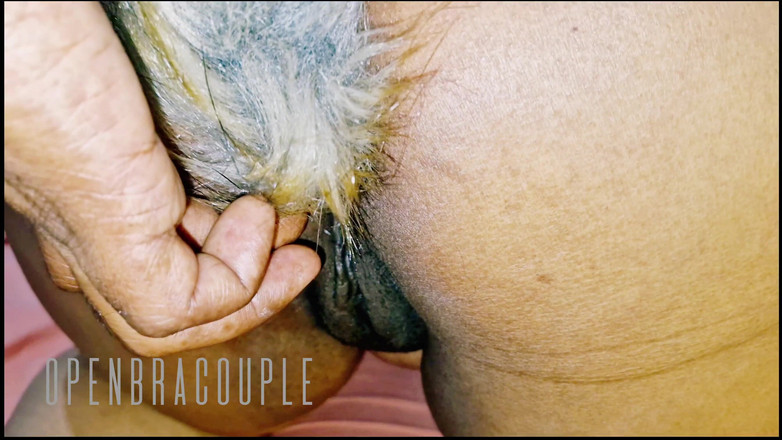 Openbra: Vrouw scheten latend echtgenoot die haar vette kont zuigt