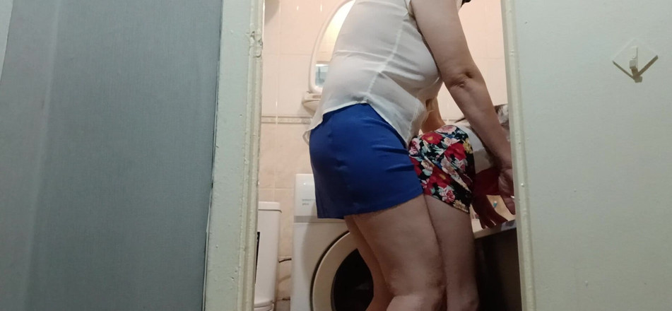 Lesbian-candys: Kocamı lezbiyen üvey kız kardeşiyle aldatıyorum