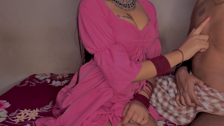 Siya Singh: 나는 Bhabhi의 큰 엉덩이와 깨끗한 보지를 보는 것을 즐겼다.