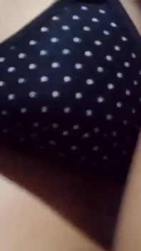 La mia sorellastra mi ha beccato mentre giocava con le mie tette