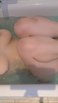 Relaxing Bath with Soft Curves and Floating Boobs
