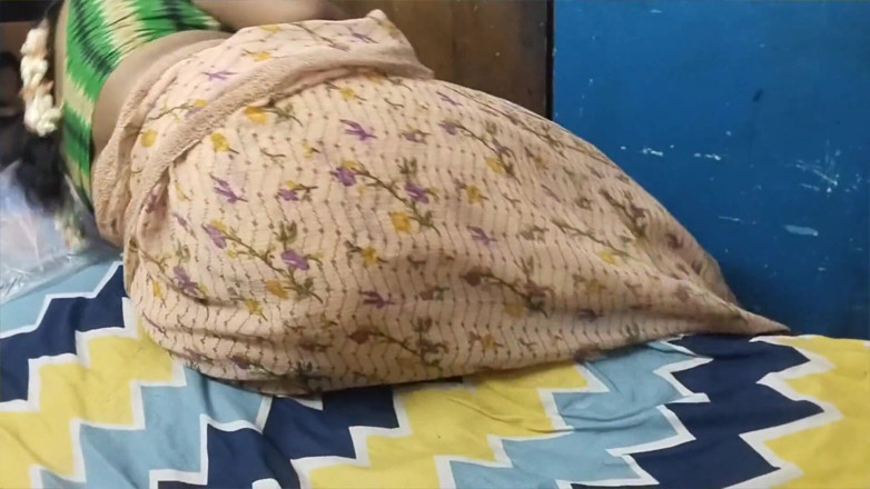 Divya X: Dì làng đụ mạnh trong saree