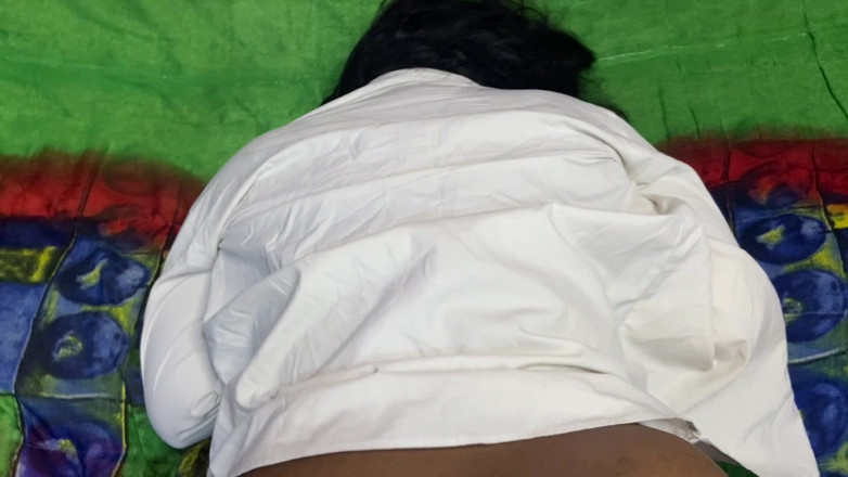 Angoori: टीचर अपने छात्र को अपने घर आमंत्रित करती है, वह चोदना चाहती थी