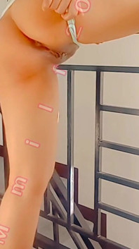 Membentangkan Kaki Mt Di Tangga Saya Lihat Jiran Saya
