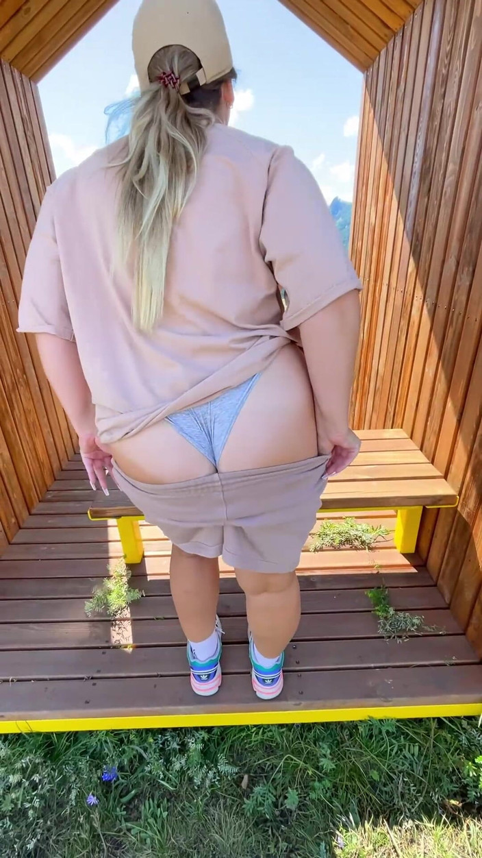 Booty_assx: Venkovní šukání holky s tlustým zadkem při turistice - nadržená turistika v...